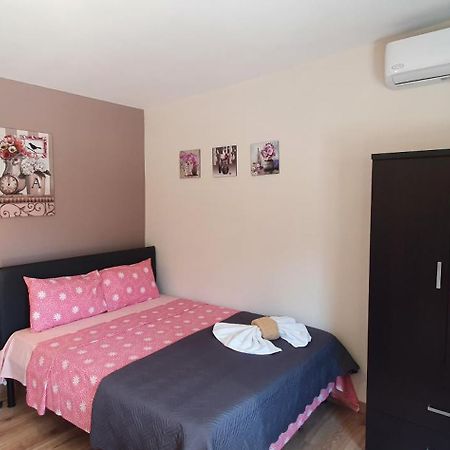 Chris Rooms Kalampáka Luaran gambar