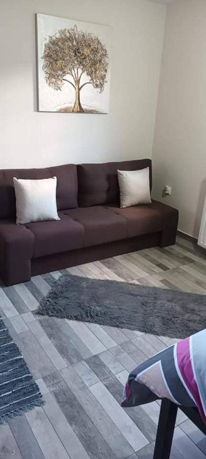 Chris Rooms Kalampáka Luaran gambar