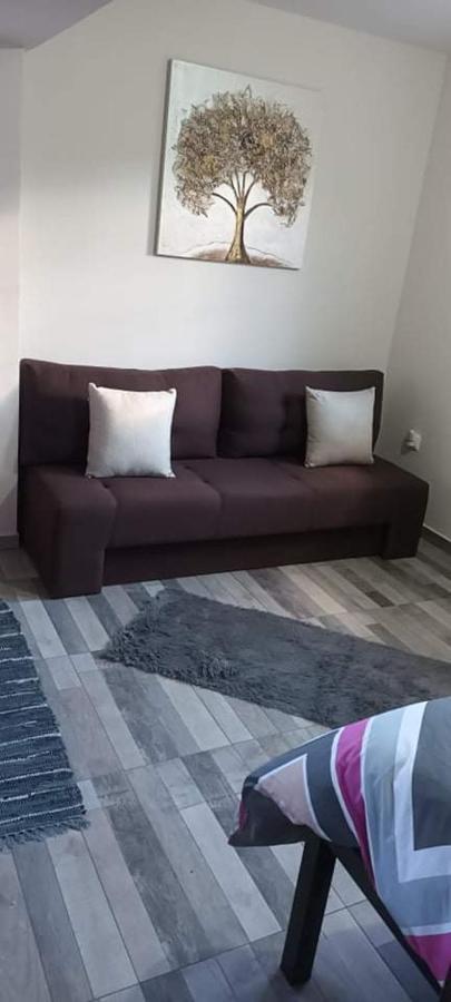 Chris Rooms Kalampáka Luaran gambar