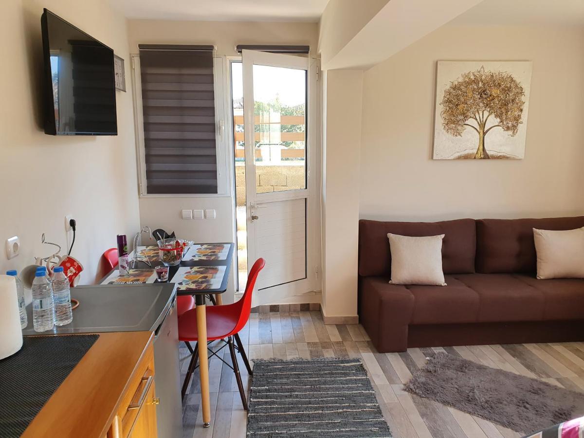 Chris Rooms Kalampáka Luaran gambar