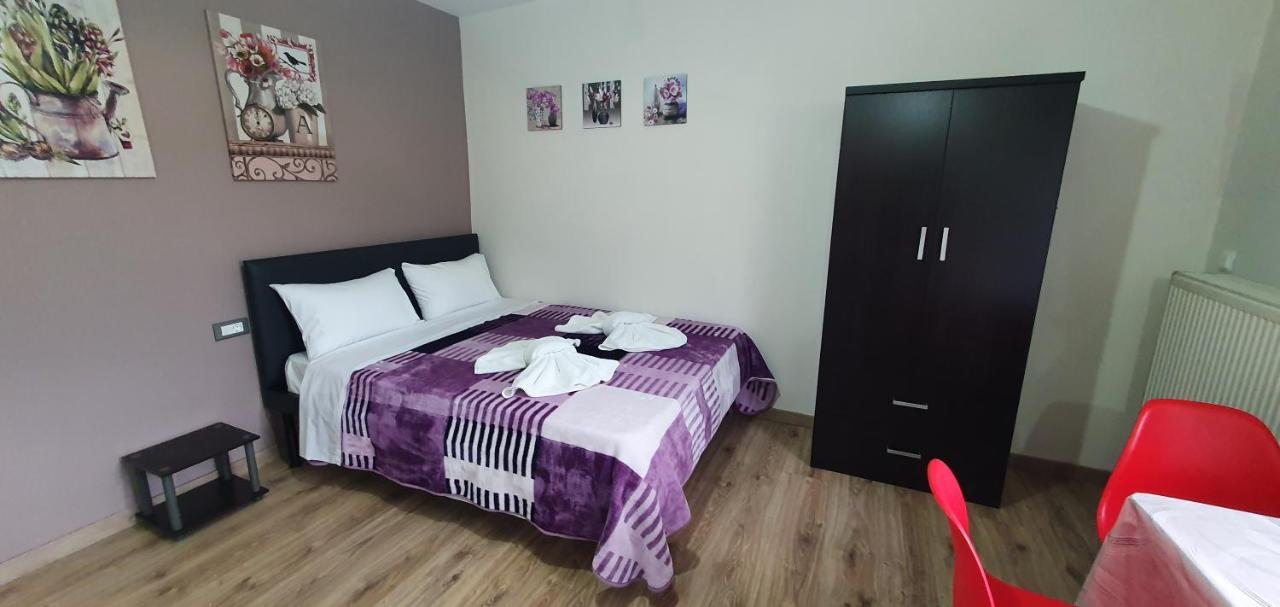 Chris Rooms Kalampáka Luaran gambar