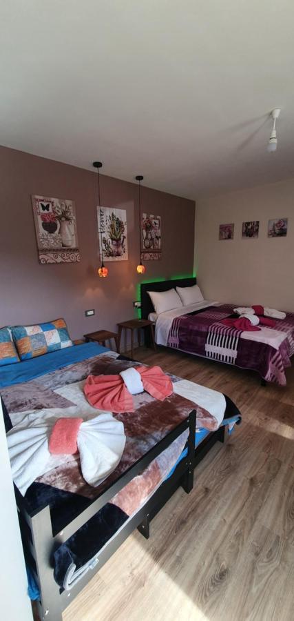 Chris Rooms Kalampáka Luaran gambar