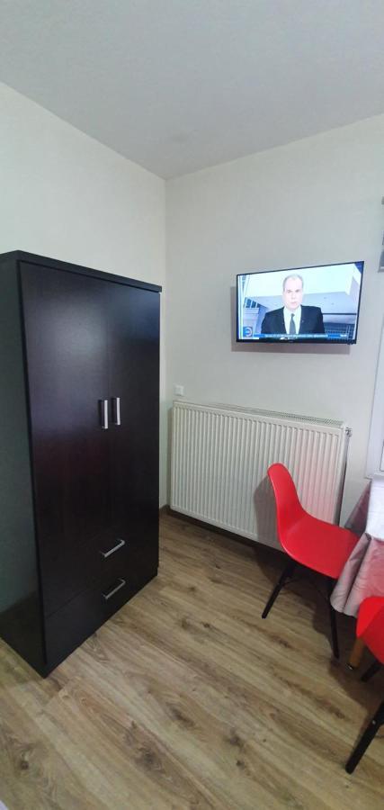 Chris Rooms Kalampáka Luaran gambar